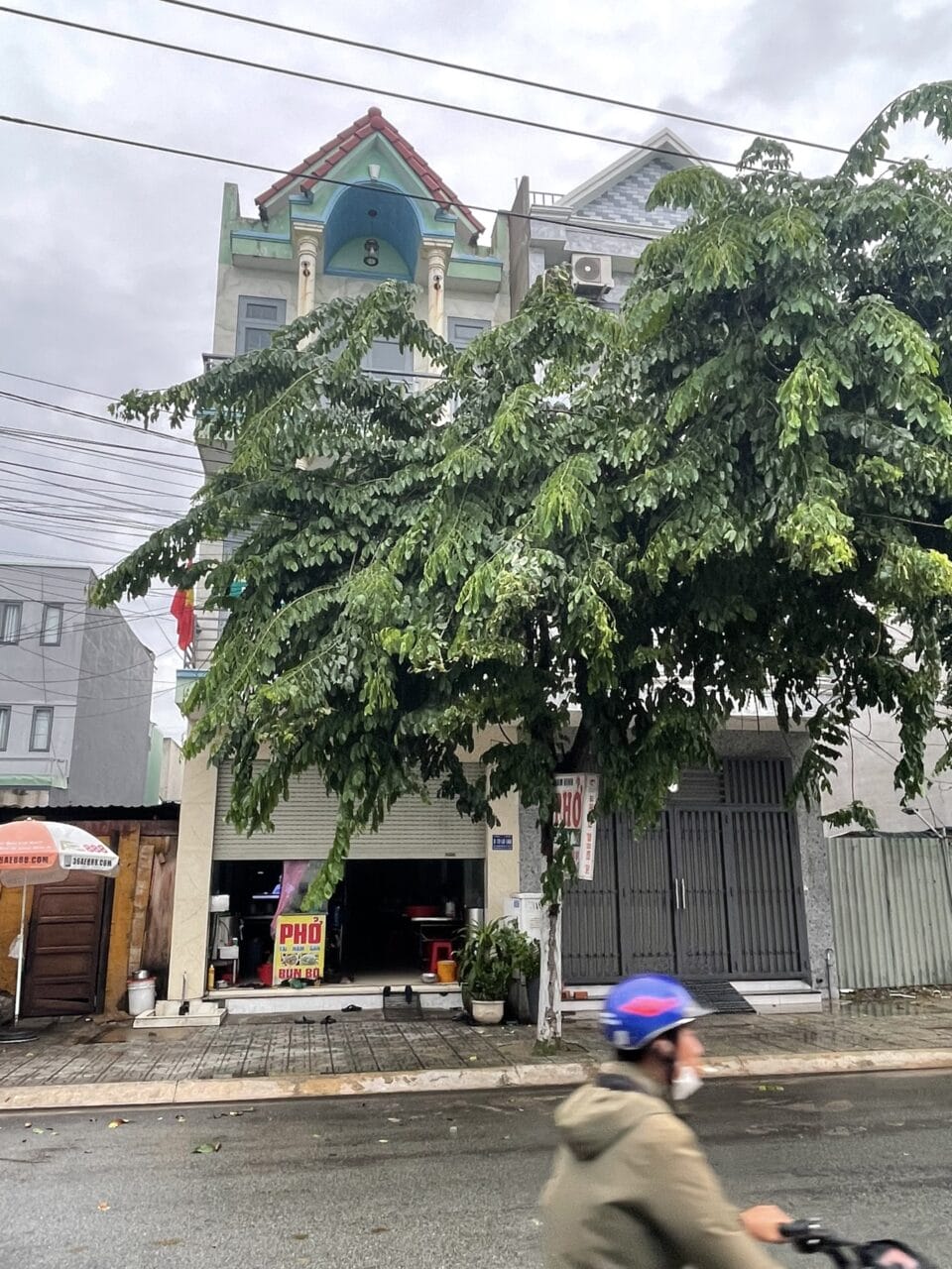 ban nha gan vong xoay an phu (1)