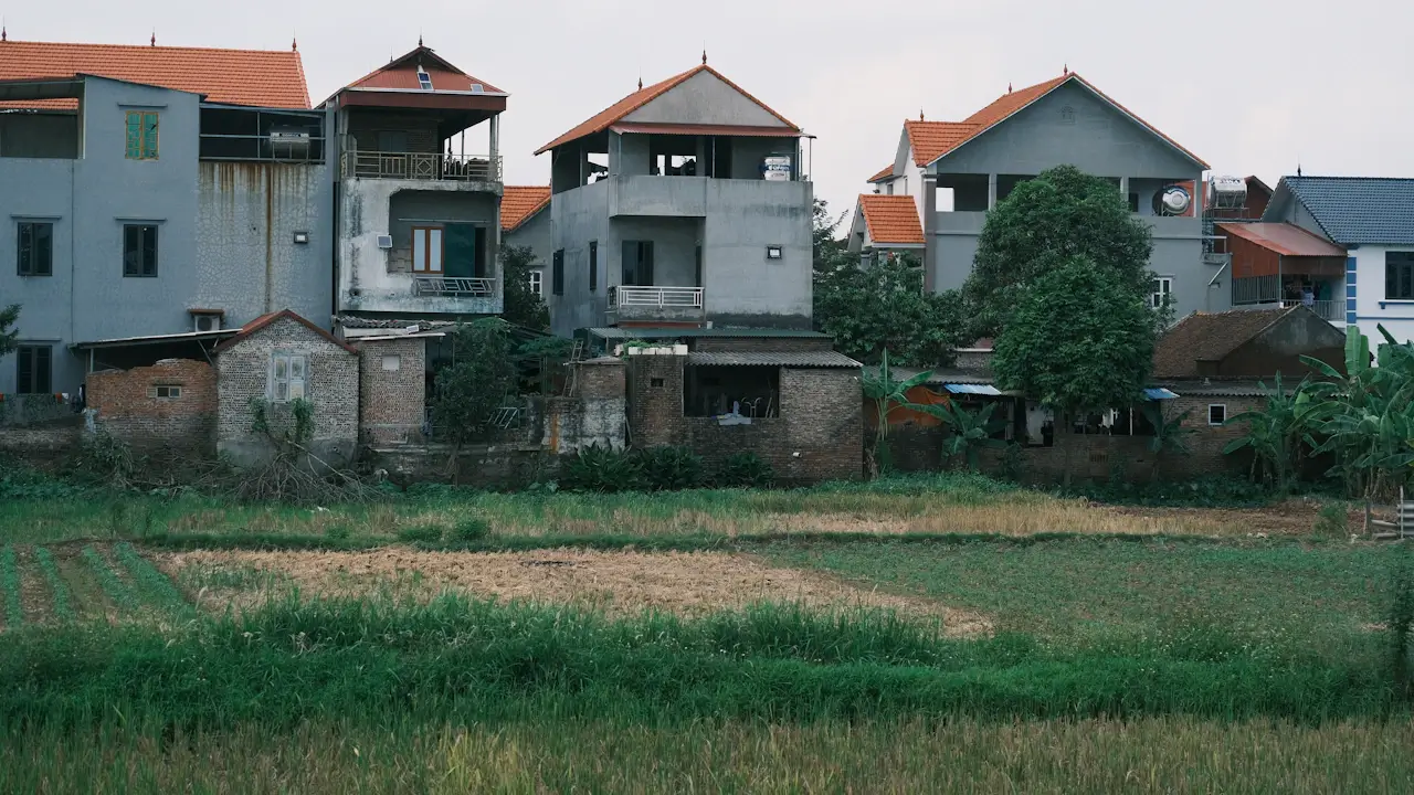 Minh họa khu nhà ở Việt Nam cho bài có 2 tỷ nên mua nhà ở đâu tại Bình Dương cũ năm 2026